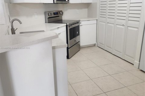 Condominio en alquiler en Hialeah, Florida, 2 dormitorios, 91.23 m2 № 1945148 - foto 6