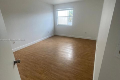 Condominio en alquiler en Hialeah, Florida, 2 dormitorios, 91.23 m2 № 1945148 - foto 14
