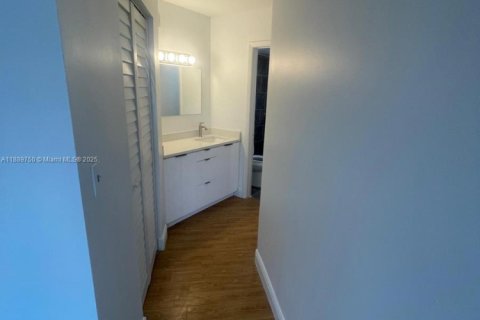 Condominio en alquiler en Hialeah, Florida, 2 dormitorios, 91.23 m2 № 1945148 - foto 17