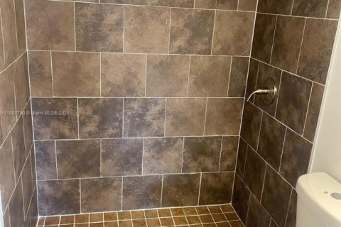 Condominio en alquiler en Hialeah, Florida, 2 dormitorios, 91.23 m2 № 1945148 - foto 19