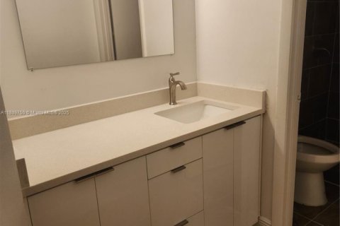 Condominio en alquiler en Hialeah, Florida, 2 dormitorios, 91.23 m2 № 1945148 - foto 12