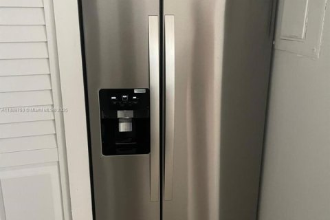 Condominio en alquiler en Hialeah, Florida, 2 dormitorios, 91.23 m2 № 1945148 - foto 11