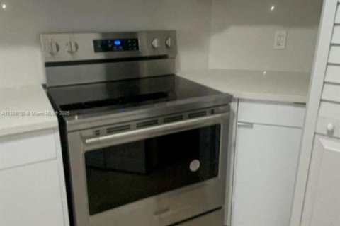 Condominio en alquiler en Hialeah, Florida, 2 dormitorios, 91.23 m2 № 1945148 - foto 9