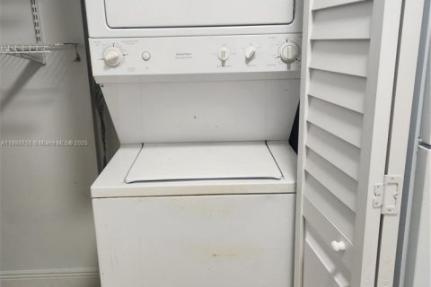 Condominio en alquiler en Hialeah, Florida, 2 dormitorios, 91.23 m2 № 1945148 - foto 10