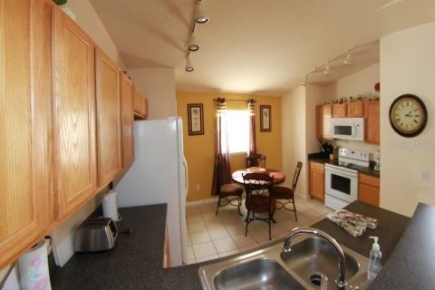 House in Davenport, Florida 4 bedrooms, 154.4 sq.m. № 2232279 - photo 7