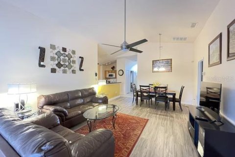 House in Davenport, Florida 4 bedrooms, 154.4 sq.m. № 2232279 - photo 3