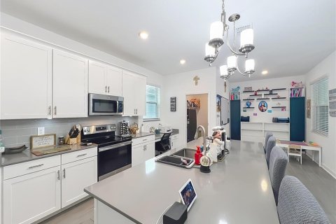 Casa en venta en Orlando, Florida, 6 dormitorios, 244.7 m2 № 2219506 - foto 19