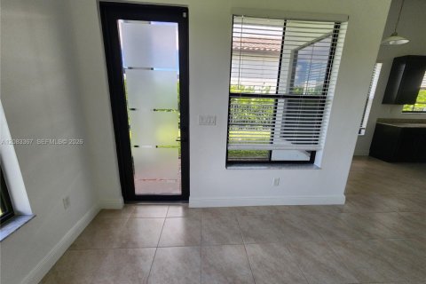 Villa ou maison à louer à Ave Maria, Floride: 4 chambres № 2348680 - photo 5