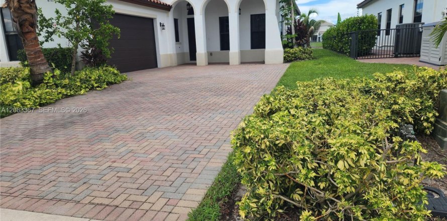 Villa ou maison à Ave Maria, Floride 4 chambres № 2348680
