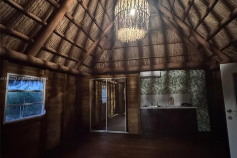 Commercial property in Miami, Florida № 1944336 - photo 10