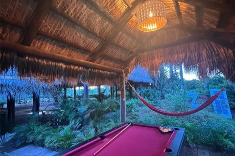 Commercial property in Miami, Florida № 1944336 - photo 16