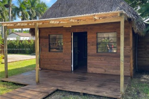 Commercial property in Miami, Florida № 1944336 - photo 5