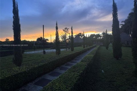 Commercial property in Miami, Florida № 1944336 - photo 18