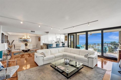 Condo in Fort Lauderdale, Florida, 2 bedrooms  № 1656569 - photo 1