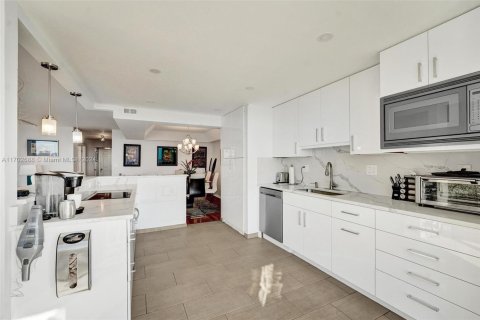 Condo in Fort Lauderdale, Florida, 2 bedrooms  № 1656569 - photo 23