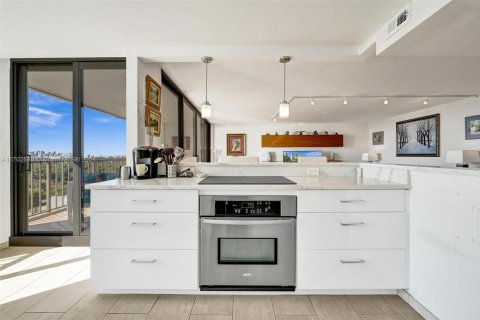 Condo in Fort Lauderdale, Florida, 2 bedrooms  № 1656569 - photo 28