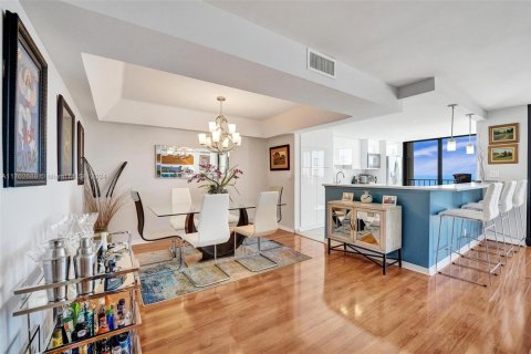 Condo in Fort Lauderdale, Florida, 2 bedrooms  № 1656569 - photo 17