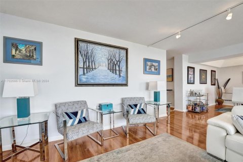 Condo in Fort Lauderdale, Florida, 2 bedrooms  № 1656569 - photo 12