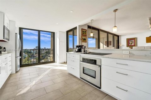 Condo in Fort Lauderdale, Florida, 2 bedrooms  № 1656569 - photo 19