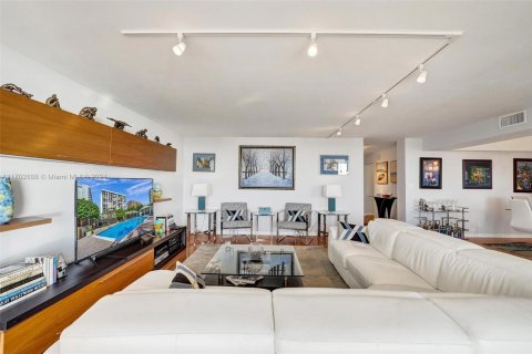 Condo in Fort Lauderdale, Florida, 2 bedrooms  № 1656569 - photo 2
