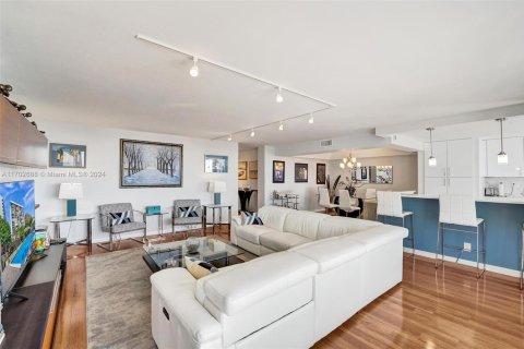 Condo in Fort Lauderdale, Florida, 2 bedrooms  № 1656569 - photo 7