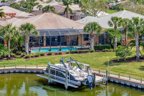 House in Bradenton, Florida 4 bedrooms, 258.73 sq.m. № 2143745