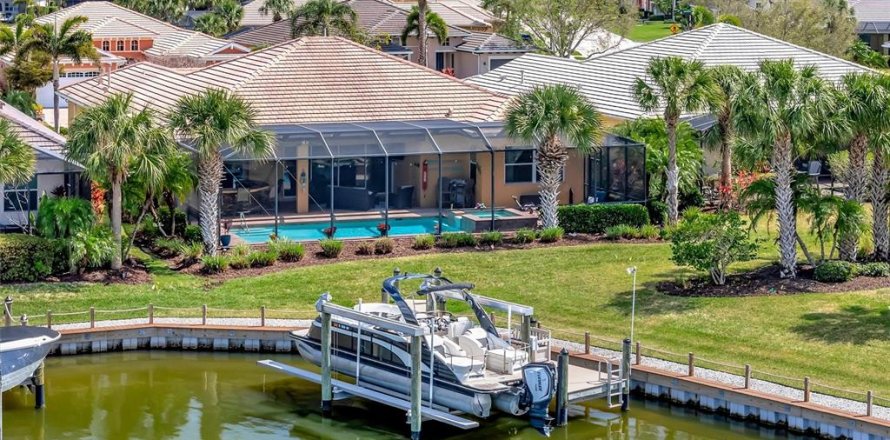House in Bradenton, Florida 4 bedrooms, 258.73 sq.m. № 2143745