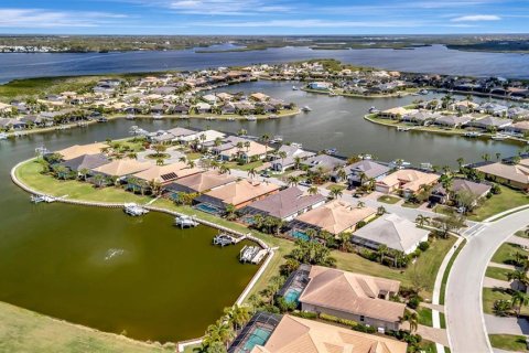 House in Bradenton, Florida 4 bedrooms, 258.73 sq.m. № 2143745 - photo 7