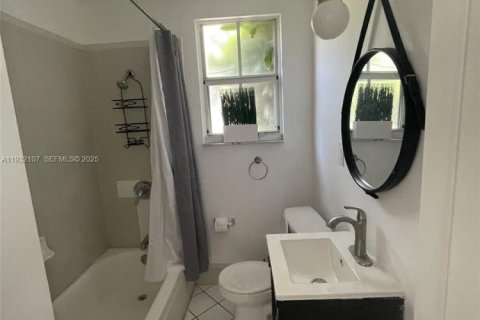 Commercial property in Miami, Florida 124.02 sq.m. № 1990593 - photo 12