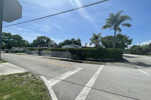 Commercial property in Miami, Florida 124.02 sq.m. № 1990593 - photo 2