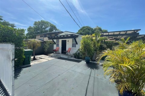 Commercial property in Miami, Florida 124.02 sq.m. № 1990593 - photo 3
