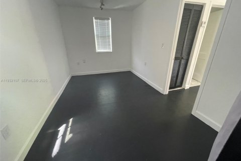 Commercial property in Miami, Florida 124.02 sq.m. № 1990593 - photo 15