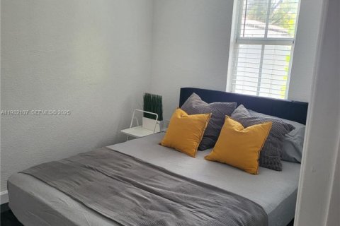 Commercial property in Miami, Florida 124.02 sq.m. № 1990593 - photo 13