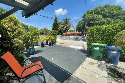 Commercial property in Miami, Florida 124.02 sq.m. № 1990593 - photo 17