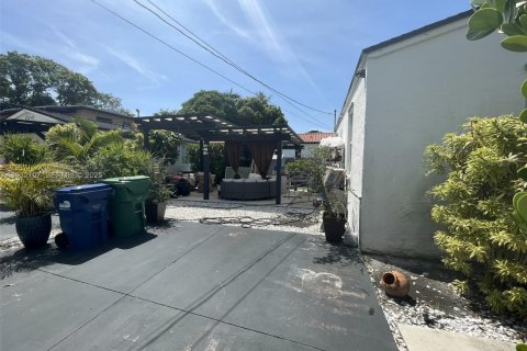 Commercial property in Miami, Florida 124.02 sq.m. № 1990593 - photo 6