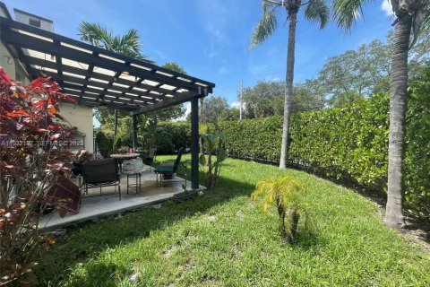 Commercial property in Miami, Florida 124.02 sq.m. № 1990593 - photo 9