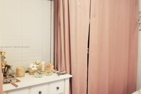 Commercial property in Miami, Florida 124.02 sq.m. № 1990593 - photo 21