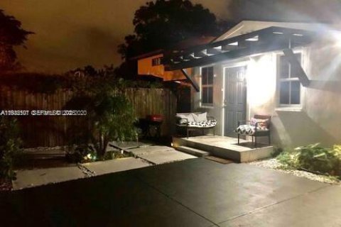 Commercial property in Miami, Florida 124.02 sq.m. № 1990593 - photo 19