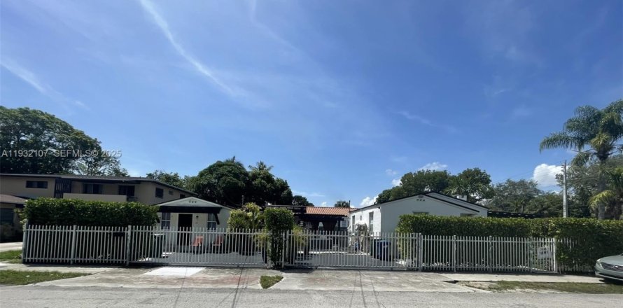 Commercial property in Miami, Florida 124.02 sq.m. № 1990593
