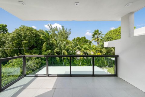 House in Miami Beach, Florida 4 bedrooms, 393.63 sq.m. № 1955011 - photo 19