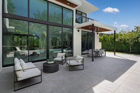 House in Miami Beach, Florida 4 bedrooms, 393.63 sq.m. № 1955011 - photo 25