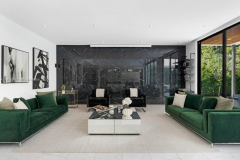 House in Miami Beach, Florida 4 bedrooms, 393.63 sq.m. № 1955011 - photo 5