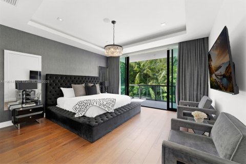 House in Miami Beach, Florida 4 bedrooms, 393.63 sq.m. № 1955011 - photo 14