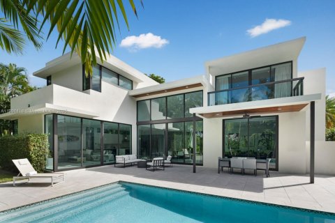 House in Miami Beach, Florida 4 bedrooms, 393.63 sq.m. № 1955011 - photo 28