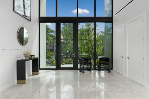 House in Miami Beach, Florida 4 bedrooms, 393.63 sq.m. № 1955011 - photo 23