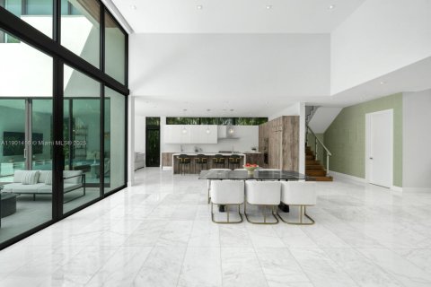 House in Miami Beach, Florida 4 bedrooms, 393.63 sq.m. № 1955011 - photo 13