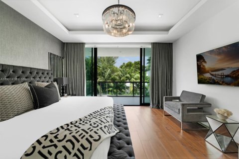 House in Miami Beach, Florida 4 bedrooms, 393.63 sq.m. № 1955011 - photo 15