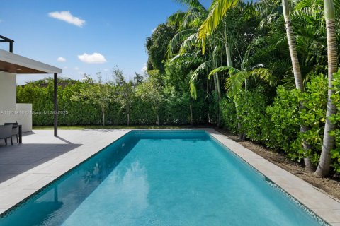 House in Miami Beach, Florida 4 bedrooms, 393.63 sq.m. № 1955011 - photo 27