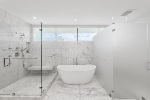 House in Miami Beach, Florida 4 bedrooms, 393.63 sq.m. № 1955011 - photo 16