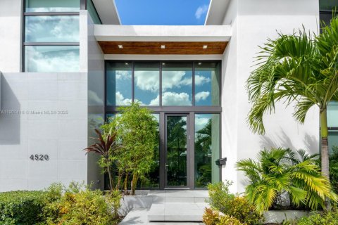 House in Miami Beach, Florida 4 bedrooms, 393.63 sq.m. № 1955011 - photo 30